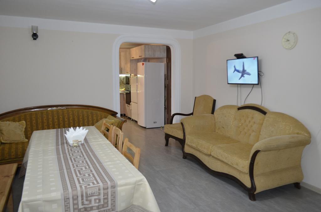 Guest House Gogia Zhabeshi Εξωτερικό φωτογραφία